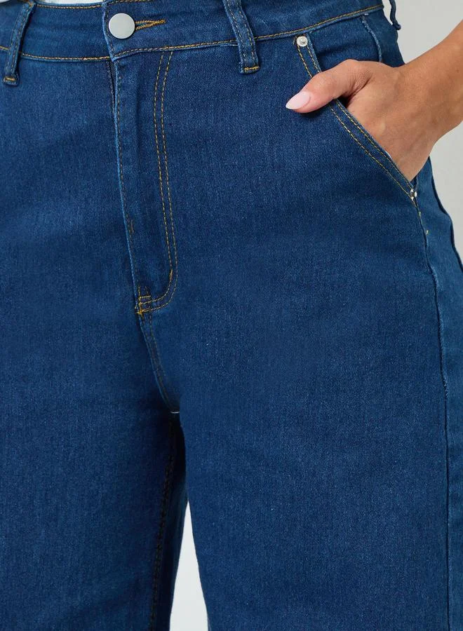 ستايلي جينز بقصة مريحة وخصر عالي